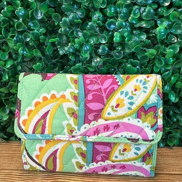 Vera Bradley Euro Wallet Trifold in Retired Tutti Fruitti - Picture 1 of 6